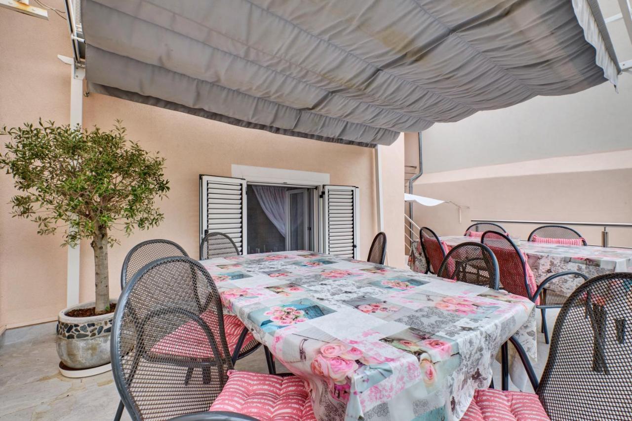Apartments Ljubica Veli Losinj Exterior photo