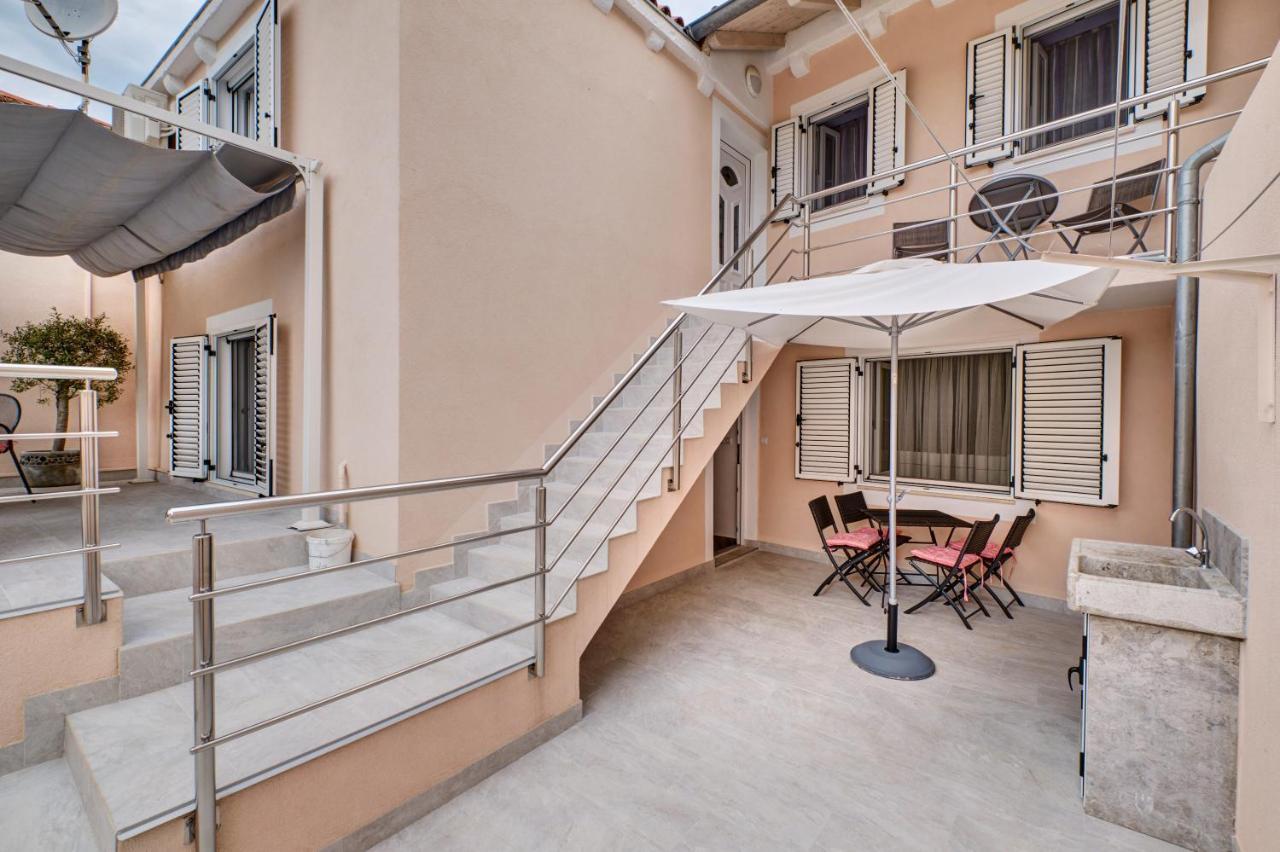 Apartments Ljubica Veli Losinj Exterior photo