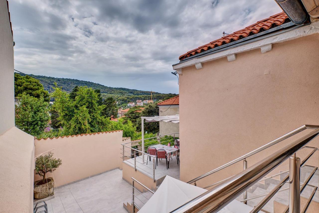 Apartments Ljubica Veli Losinj Exterior photo